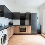 2 Bedroom Apartment Near Belvedere