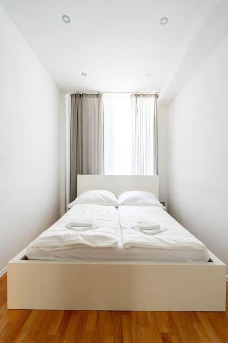 Apartment 2 Bedroom Near Belvedere *