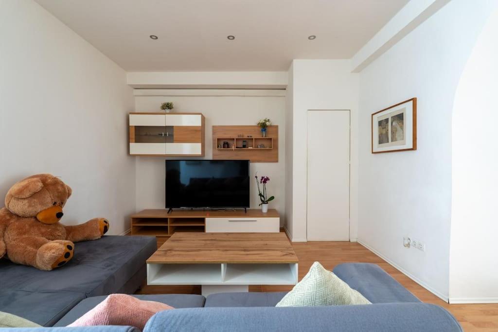 2 Bedroom Near Belvedere